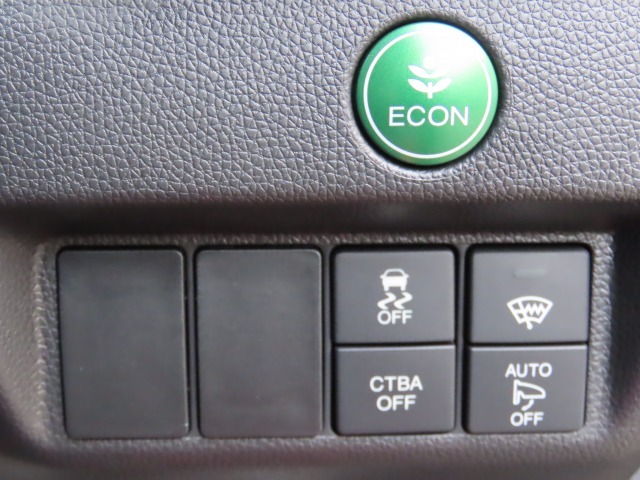 VSA（横滑り抑制とタイヤ空転抑制、ABSを統合した挙動安定化システム）装備です！車の急激な動きの変化を抑え、滑りやすい道でも安心して運転できます！