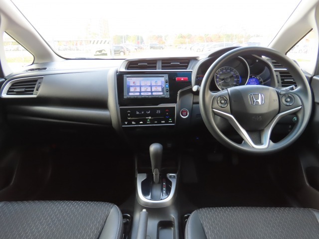 視認性に優れたインパネ周り、視界のよさも安全性の向上に一役かってます。