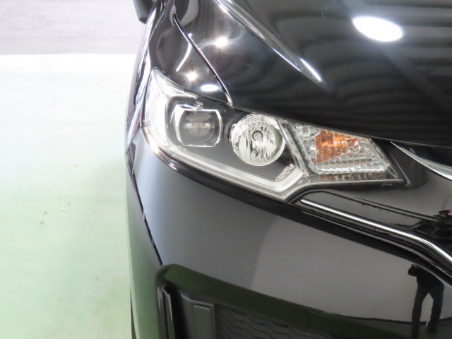 LEDヘッドライトは、点灯の瞬間から光量を発揮し、突然暗くなるトンネルなどでの安定感を高めます。