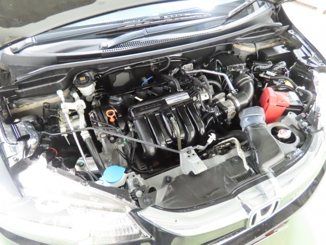 エンジンルームも含めキレイに仕上がっております