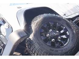 16インチ　GlossBlackSawtoothアルミ　タイヤ　Goodyear　MT/R　235/85R16
