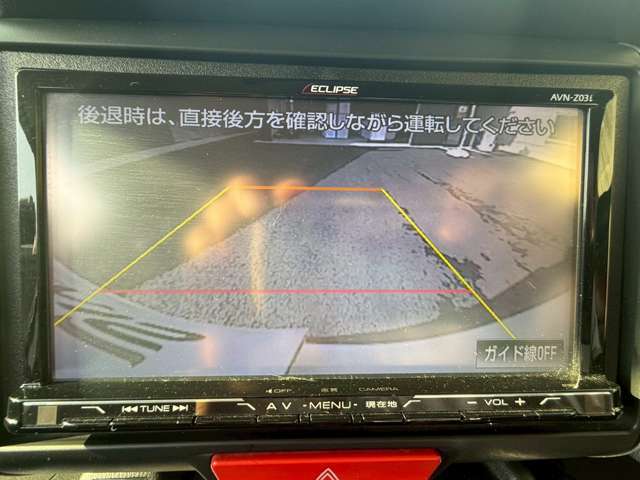 【バックカメラ】駐車時に後方がリアルタイム映像で確認できます。大型商業施設や立体駐車場での駐車時や、夜間のバック時に大活躍！運転スキルに関わらず、今や必須となった装備のひとつです！