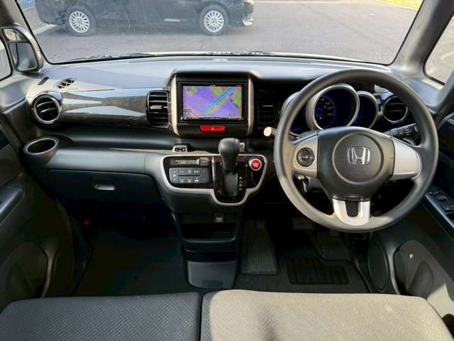 この度は、当社のお車をご覧頂き誠にありがとうございます。お車の状態や、装備の詳細はご連絡ください。担当者がご案内させていただきます。