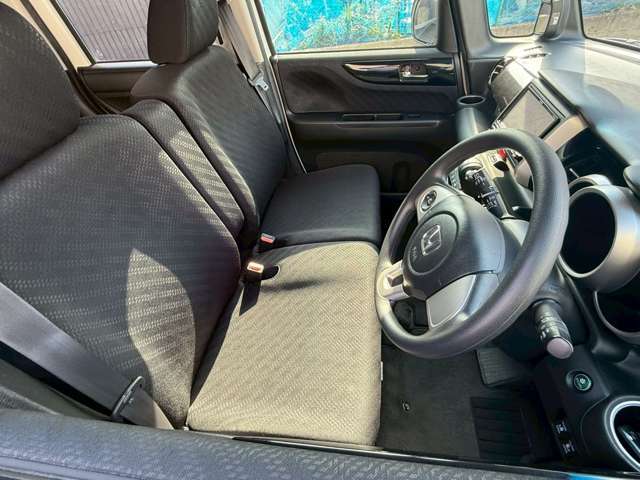 運転席シート廻りは使用感も少なく、良好な状態となっています。丁寧に使われていたことがよくわかりますね。