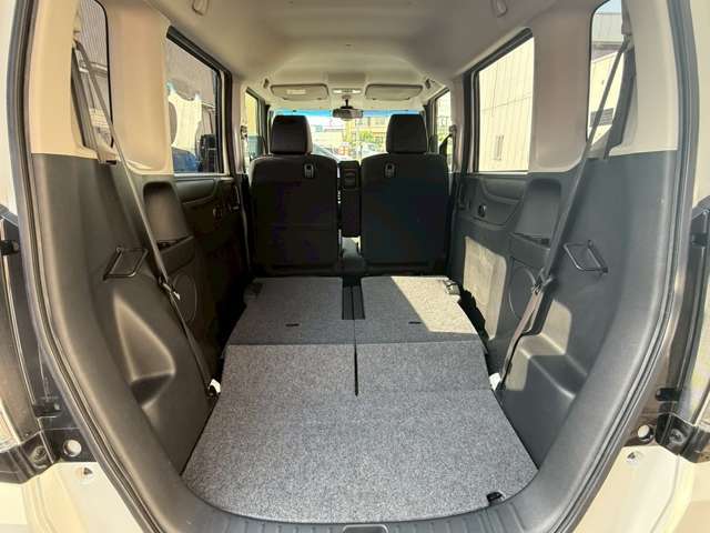 普段のお買い物や通勤、送迎等に十分な荷室スペースを確保しております。セカンドシートを倒すと、大きな荷物の積載も可能です♪