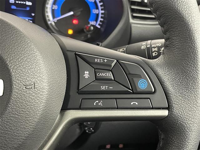 【クルーズコントロール】高速道路で便利なクルーズコントロールも装着済み。アクセルを離しても一定速度で走行ができる装備です。加速減速もスイッチ操作でOKです。