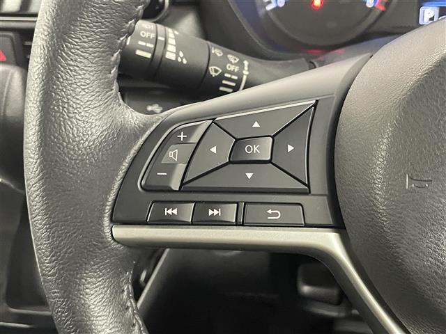 【ステアリングスイッチ】手元のボタンから、オーディオやナビなどの操作ができるので、よそ見をせずに安全に運転に集中できます！