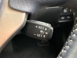【レーダークルーズコントロール】高速道路での長距離走行が楽に！！自動で速度を保つクルーズコントロールが、衝突軽減システムと連携し、前方の車両を感知して車間を保つように速度調節してくれます！！