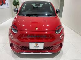 ABARTHロゴがかっこいいフロントデザイン