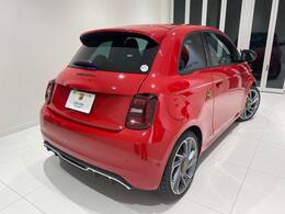 ボディカラーはアドレナリンレッド