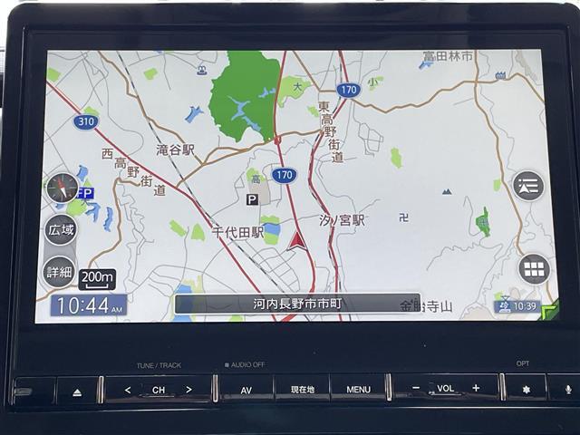 【純正ナビ】専用設計で車内の雰囲気にマッチ、ナビ利用時のマップ表示は見やすく、いつものドライブがグッと楽しくなります。
