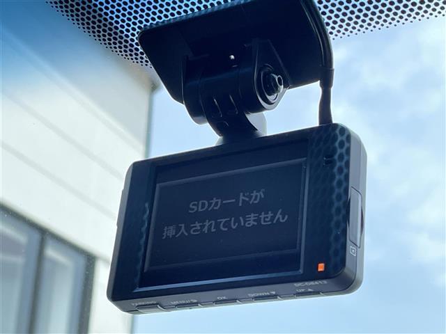 【ドライブレコーダー】映像・音声などの運転中の記録を残します。事故などを起こした起こされた時の証拠になりえますので、もしも時でも安心ですね。