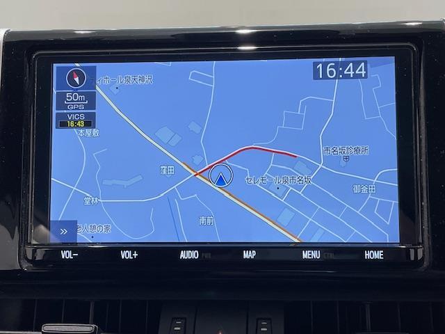 【ナビ】各種オーディオメディアをお楽しみいただけます。自分の現在地を確認できる事と目的地までのルート案内げできます。ドライバーはモニター上に映し出された地図で確認することができます。