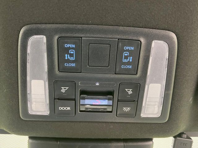 【両側パワースライドドア】スマートキーや運転席のスイッチで後席両側スライドドアの開閉が可能♪電動だから力を入れてドアを開ける必要が無く、小さなお子様でも簡単に開け閉めでき快適です♪