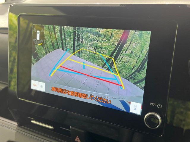 【バックカメラ】駐車時に後方がリアルタイム映像で確認できます。大型商業施設や立体駐車場での駐車時や、夜間のバック時に大活躍！運転スキルに関わらず、今や必須となった装備のひとつです！