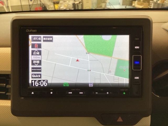 ワイド画面のナビゲーションはフルセグTV対応のGathers純正メモリーナビを搭載しています。Bluetoothオーディオ機能がありますので、スマートフォンなどの音楽も再生できます。