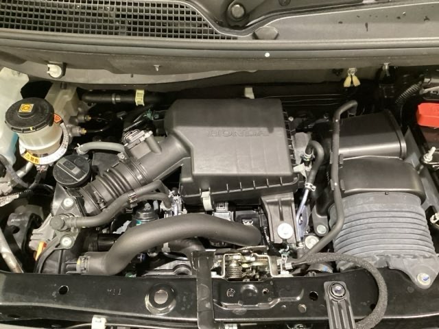 ホンダスタッフがしっかり整備して保証付きにてお渡し致します。エンジンルーム＆室内ルームともにクリーニング済みで清潔です。快適なドライブをお楽しみください。
