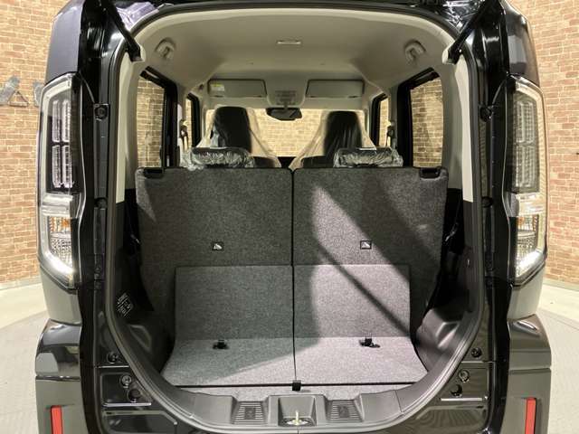 ■充実のアフターサービス■　車の販売はもちろん、自社整備工場・自社鈑金工場・オイル交換＆点検専門店舗を完備しておりますので納車後もお客様のカーライフをトータルでサポートいたします。