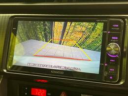 【バックカメラ】駐車時に後方がリアルタイム映像で確認できます。大型商業施設や立体駐車場での駐車時や、夜間のバック時に大活躍！運転スキルに関わらず、今や必須となった装備のひとつです！