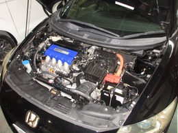 内装、外装、エンジンルームの隅ずみまでクリーニングを実施してお渡しします！プロが仕上げをしましたからピッカピカですよ～！点検整備もきっちり実施いたします。