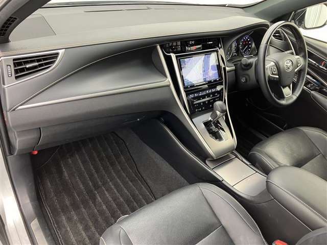 高品質カークリーニング ピカピCar 外装・内装、岐阜トヨペットの専門スタッフがシートもカーペットも綺麗に洗浄済み！プロの仕上げを是非ご確認下さいませ。