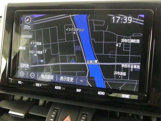 純正ナビを装備。タッチパネル式で使いやすく、お出かけもラクラクです。