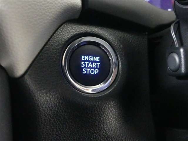 ポケットやバッグからキーを出さずにスマートに乗り込め、ボタンプッシュでおしゃれにエンジンスタートです。盗難防止イモビライザーも装備で安心です！