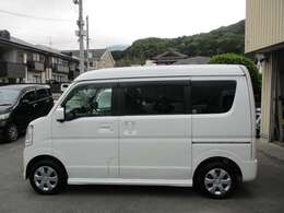 左からの画像です。
