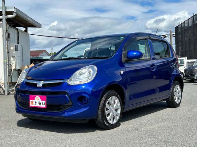 中古車でもとっても綺麗♪納車前に、ボディはガラスコーティングを行います♪ピカピカの「光沢」・「艶」の状態で御納車致します！