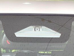 【スズキ　セーフティサポート】走行中に前方の車両等を認識し、衝突しそうな時は警報とブレーキで衝突回避と被害軽減をアシスト。より安全にドライブをお楽しみいただけます。