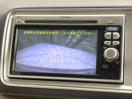【バックカメラ】駐車時に後方がリアルタイム映像で確認できます。大型商業施設や立体駐車場での駐車時や、夜間のバック時に大活躍！運転スキルに関わらず、今や必須となった装備のひとつです！