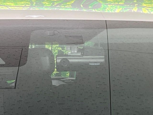 【ドライブレコーダー】安心・安全なカーライフに必須のドライブレコーダーを装備！走行中はもちろん、あおり運転や事故に遭遇した際の状況も映像で記録し、万一のリスクに備えます。