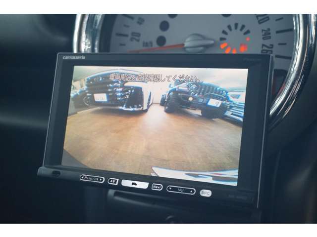 バックカメラ付きですので車庫入れ時もご安心下さい。