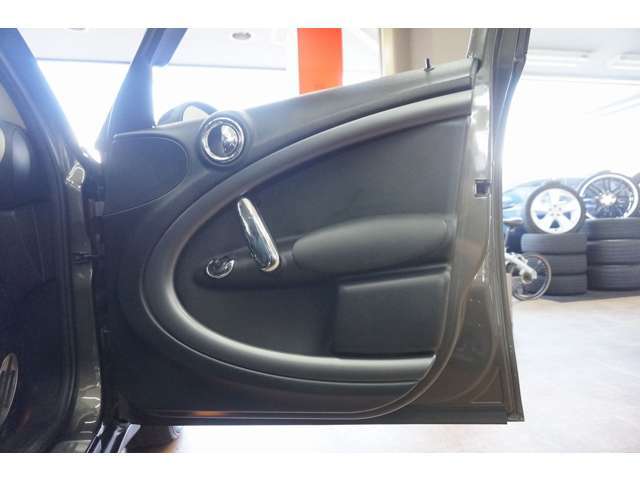 ドア内張りも綺麗な状態を維持しております！！