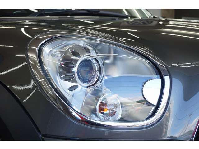 経年によるヘッドライトのクスミや黄ばみも少なく綺麗な状態を維持しております。