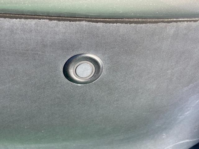 【後退時ブレーキサポート】リヤバンパーにはセンサーが付いており、後方の障害物を検知してくれます！