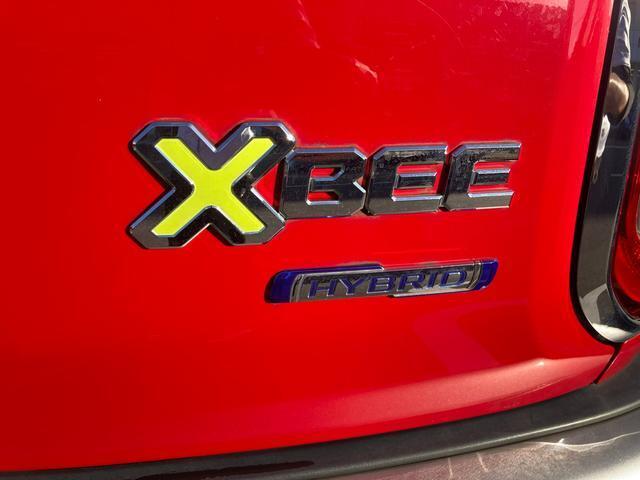 【マイルドハイブリッド】減速時のエネルギーを利用して発電し、専用バッテリーに充電。加速時には、その電力を用いてモーターでエンジンをアシストし、燃料消費を抑制します☆