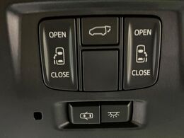 【両側パワースライドドア】スマートキーや運転席のスイッチで後席両側スライドドアの開閉が可能♪電動だから力を入れてドアを開ける必要が無く、小さなお子様でも簡単に開け閉めでき快適です♪