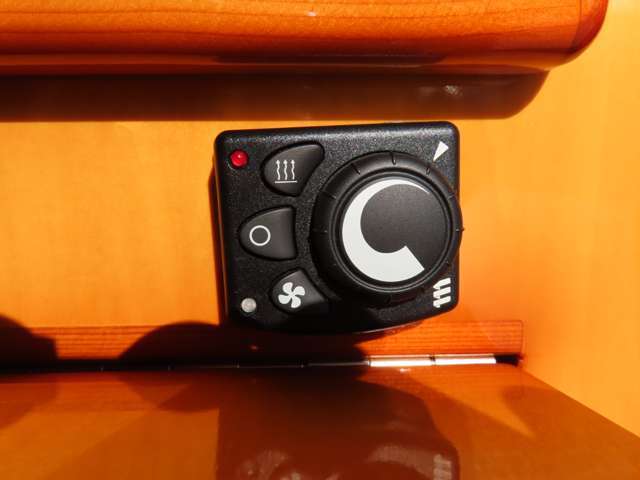 各種パーツ取り付けもお任せ下さい　FFヒーター オーニング インバーター 冷蔵庫 サブバッテリー追加等