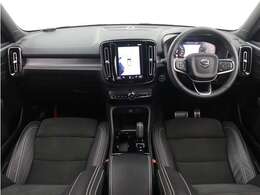 純正HDDナビ/ETC2.0/360度カメラ/フルセグTVのフルセット搭載。9インチ・タッチスクリーン式センターディスプレイと、4モード選択式の12.3インチデジタル液晶ドライバー・ディスプレイを装備。