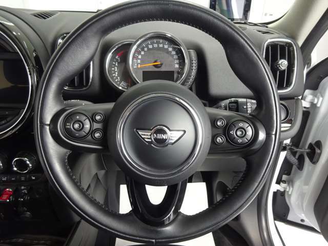 ●新車や店頭にない車種も、専門店独自のルートでお取り寄せいたします。