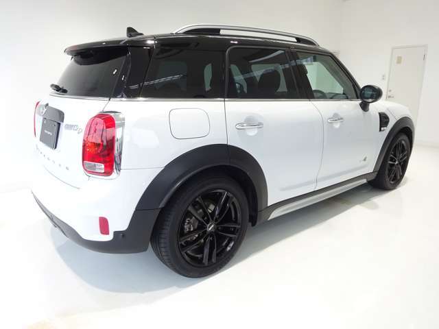 ●運輸局認証整備工場を完備しております。輸入車専門の国家整備士がお車の状態について詳しくご案内いたします。