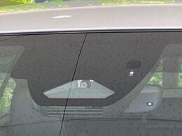 【トヨタセーフティセンス】走行中に前方の車両等を認識し、衝突しそうな時は警報とブレーキで衝突回避と被害軽減をアシスト。より安全にドライブをお楽しみいただけます。