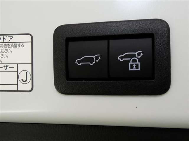 【電動バックドア】電動バックドア装備！ドアノブ・リモコンキー・車内スイッチで、ドアの開閉操作が出来ます♪