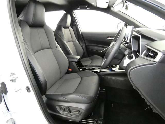 【内装クリーニング】室内は、トヨタの自動車クリーニング“まるまるクリン”を施工済です！シートはもちろん床面も、すっきりキレイ♪自信の仕上がりを、ぜひご覧下さい！！