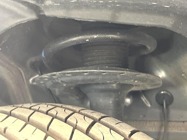 お車を安心してお乗りいただく為には、足回りの定期点検が欠かせません。サービスサポート（有償保証）では無料点検もご提供しており、安心のカーライフをお過ごしいただけるサポート体制が整っています。