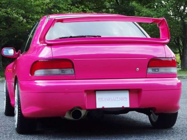 STiを彷彿とさせるオリジナルのピンクメタリック！とんでもなく派手なカラーですので、ぜひ現車をご覧下さい！