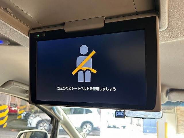 【フリップダウンモニター】家族や仲間とのドライブもこのモニターさえあれば長距離ドライブも盛り上がりますね。