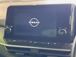 【純正ナビ】人気の純正ナビを装備しております。ナビの使いやすさはもちろん、オーディオ機能も充実！キャンプや旅行はもちろん、通勤や買い物など普段のドライブも楽しくなるはず♪