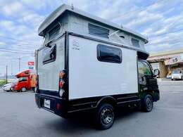 普通車登録なので、軽キャンピング車と比べて維持費が気になるかと思います。　自動車税＋弊社での車検料金を含む1年間の維持費はベース車となるハイゼットトラックで32，340円、こちらで61，420円です